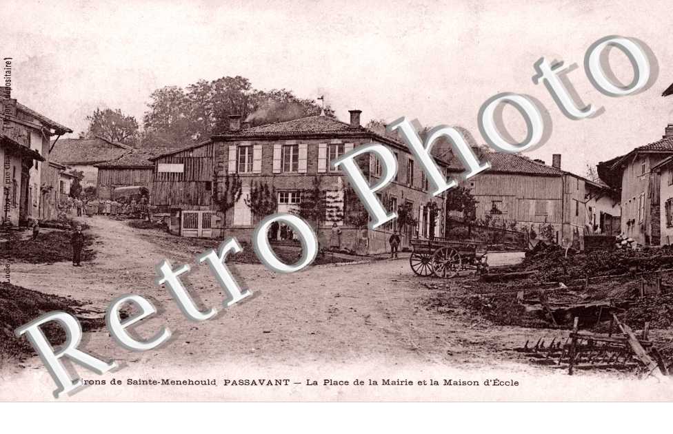 La Place de la Mairie et la Maison d'Ecole