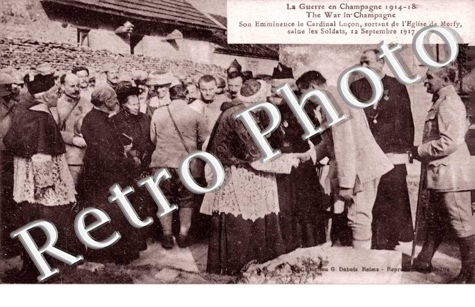 Le Cardinal Luçon sortant de l'Eglise