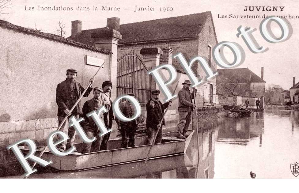 Inondations, Sauveteurs dans une barque 1910