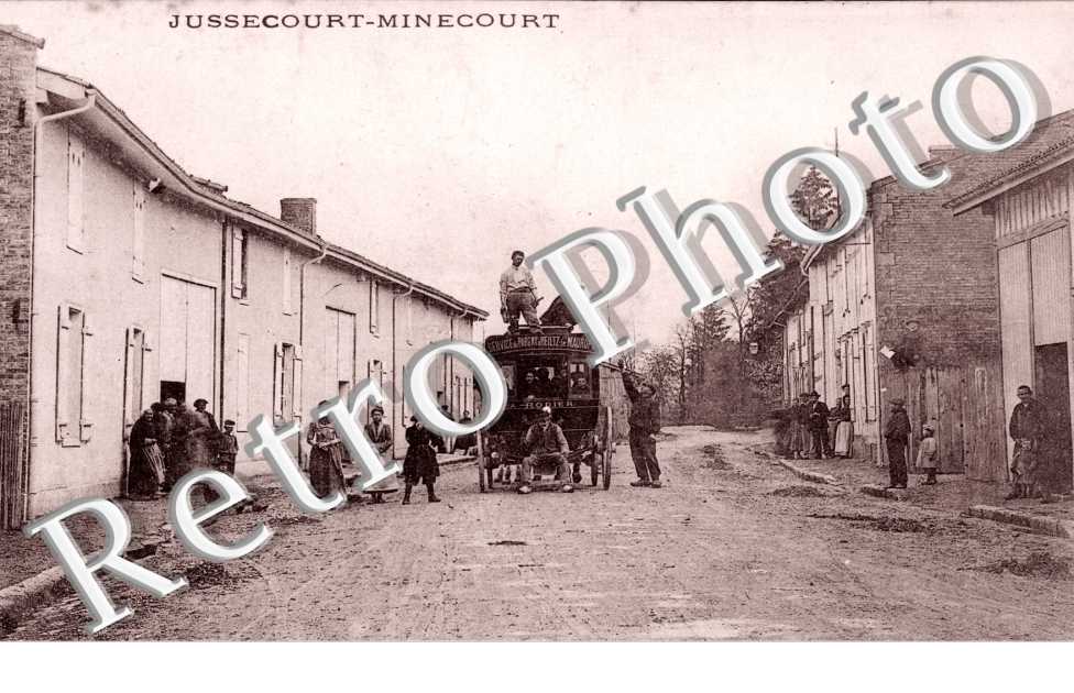 (une rue et le passage de la voiture)