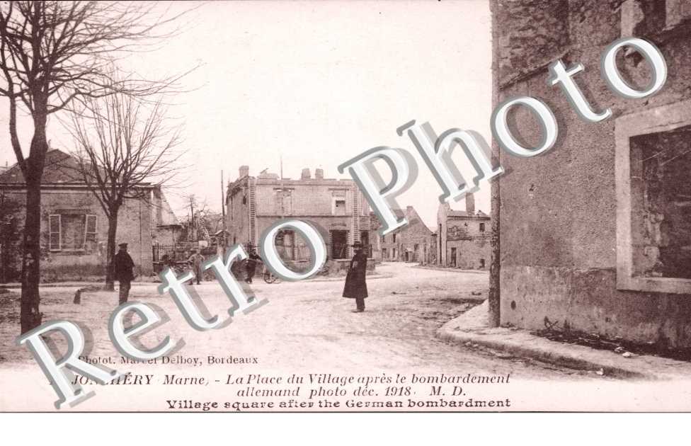 la place du village apres le bombardement allemand