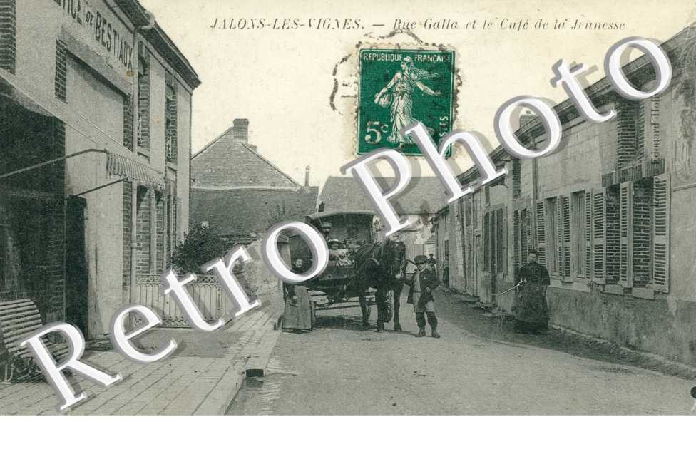 Rue Galla et le cafe de la Jeunesse