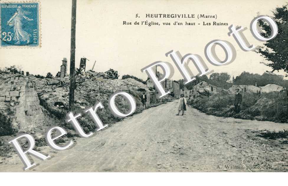 Rue de l'Eglise vue d'en haut - les Ruines