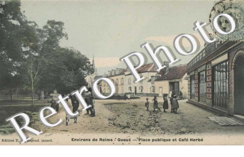 Place publique et Cafe Herbe