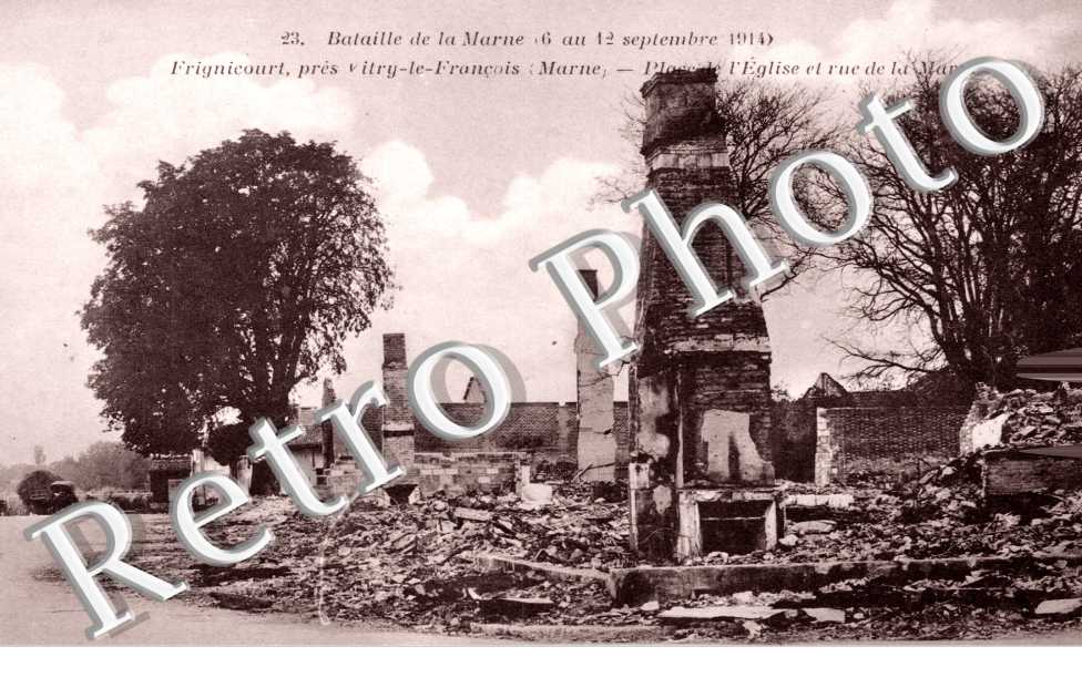 place de l'eglise et rue de la Marne en ruines