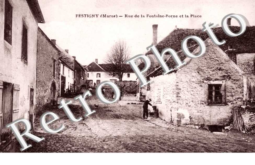 Rue de la Fontaine Borne et la Place
