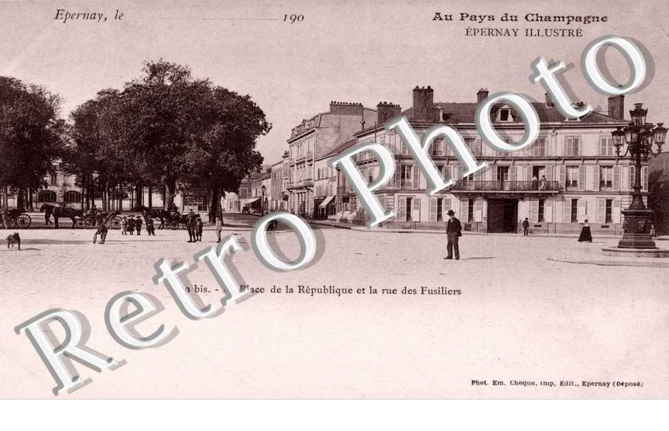 La place de la Republique et la rue des Fusiliers