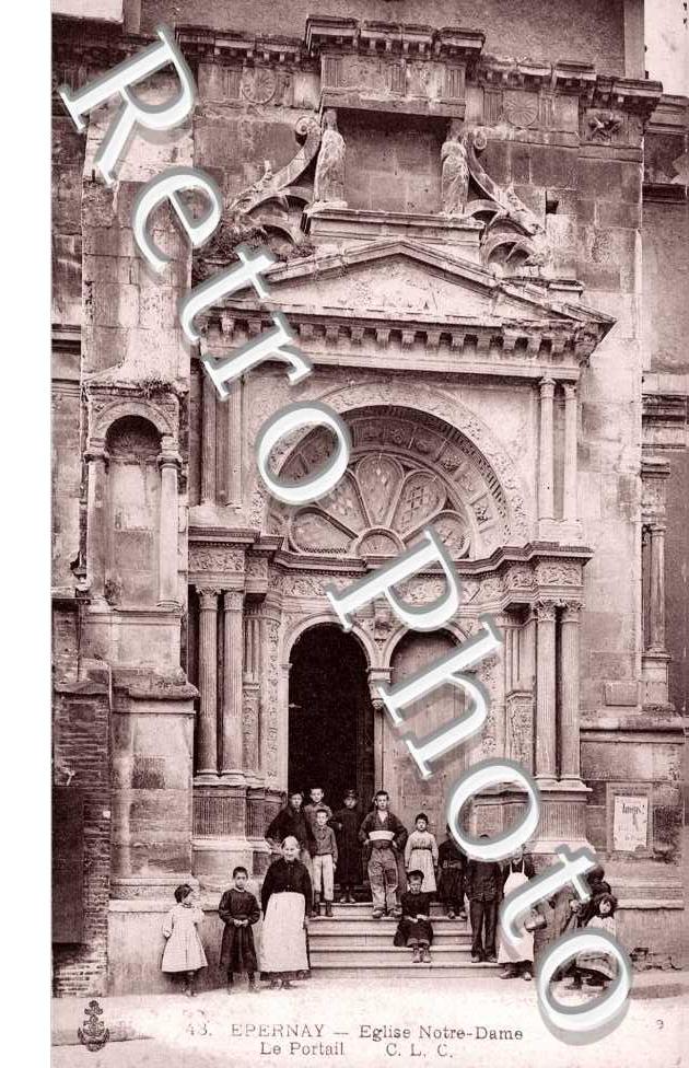 Eglise Notre Dame et le portail