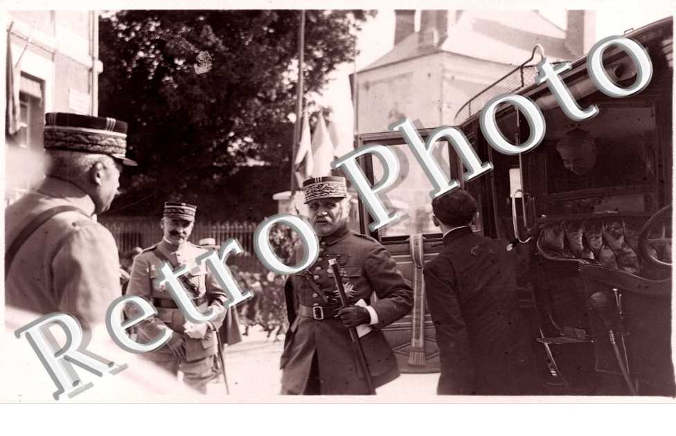 Militaires grades descendant d'un véhicule