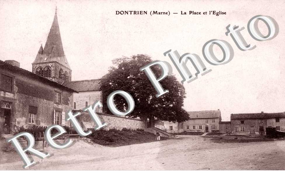 la place et l'eglise