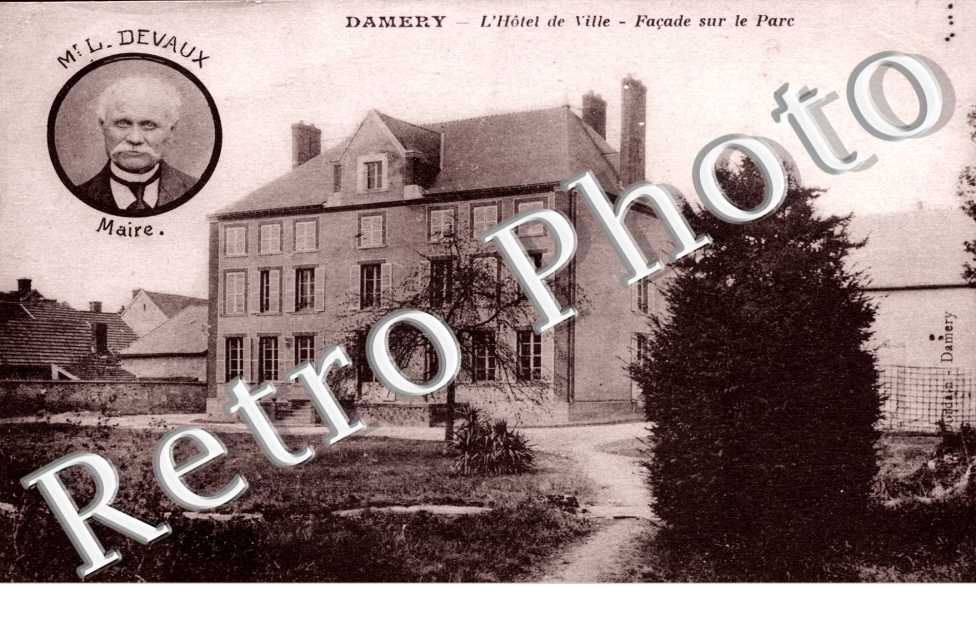 M. L. Delvaux  Maire l'hotel de ville