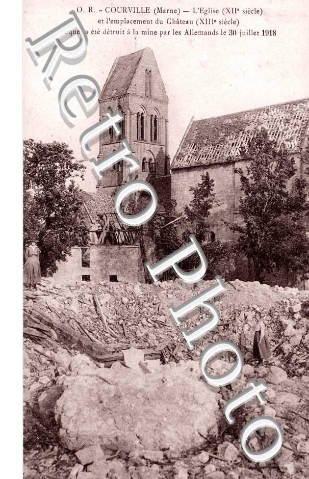 Eglise du XIIeme siecle et l'emplacement du Chateau datant du XIIIeme siecle