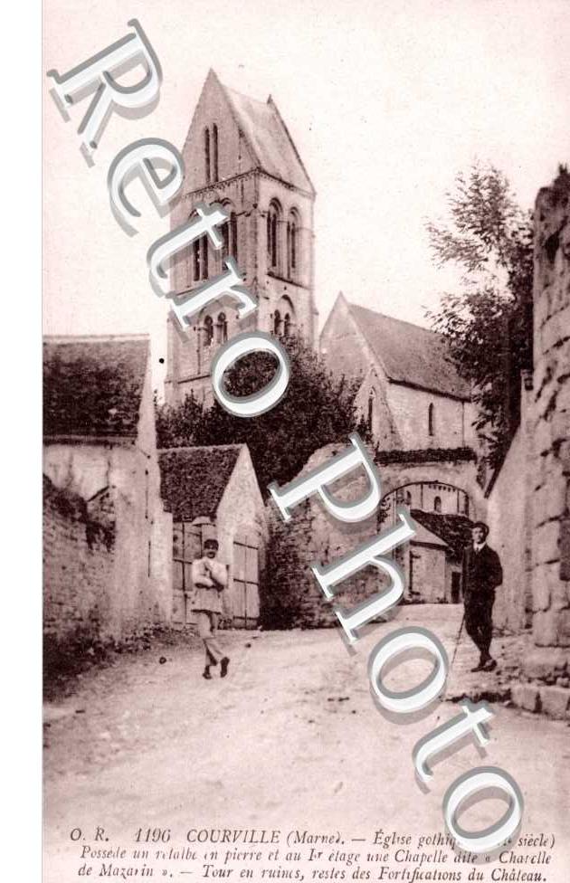 Eglise gothique du XIIeme siecle, Tour en ruines, restes des Fortifications du Chateau