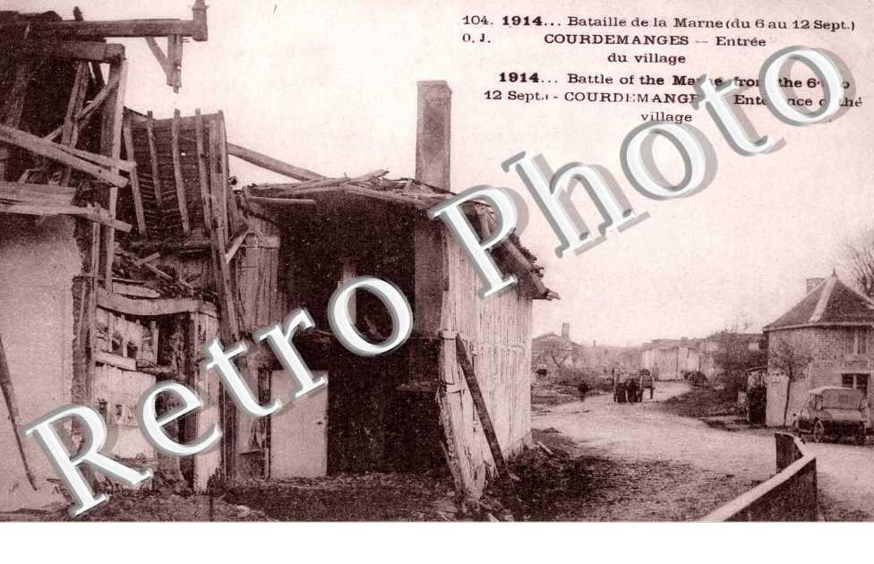 La grande rue et les restes de la Mairie