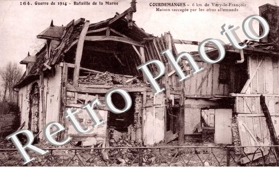 Maison saccagee par les obus allemands