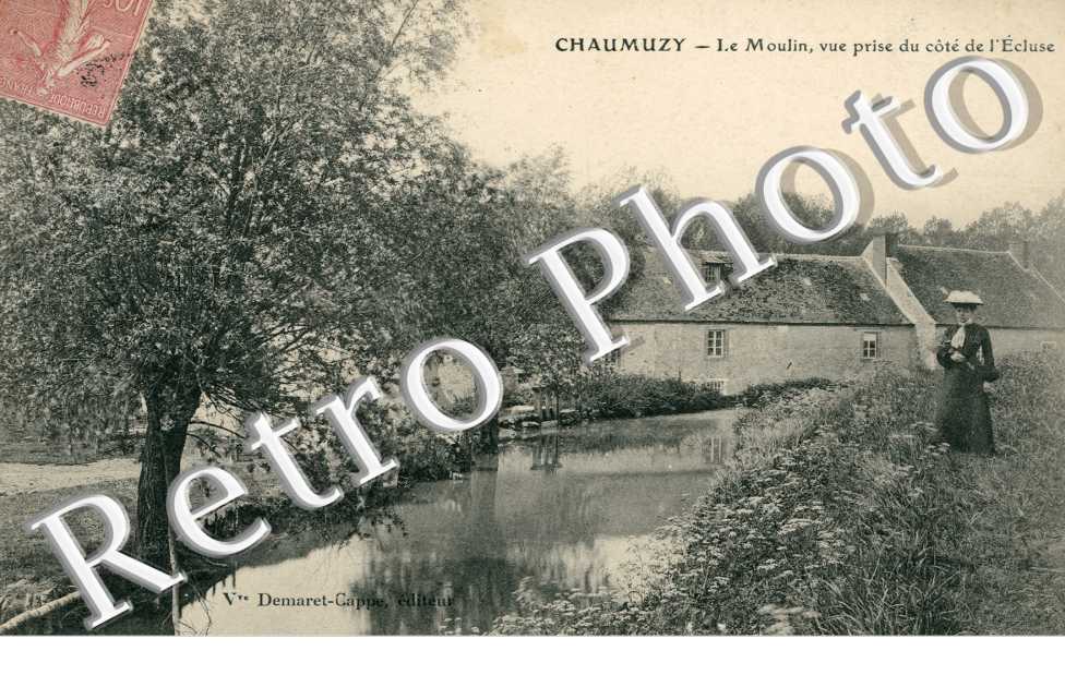 le Moulin, vue prise du cote de l'Eglise