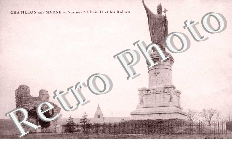 Statue d'Urbain Ii et les ruicnes