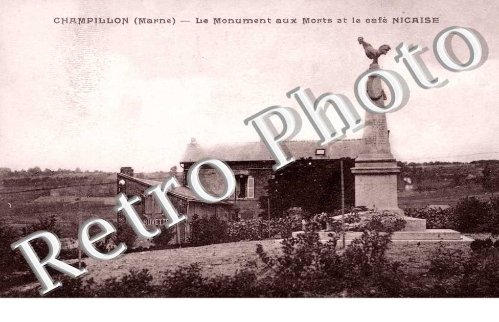 le Monument aux Morts et le Cafe Nicaise