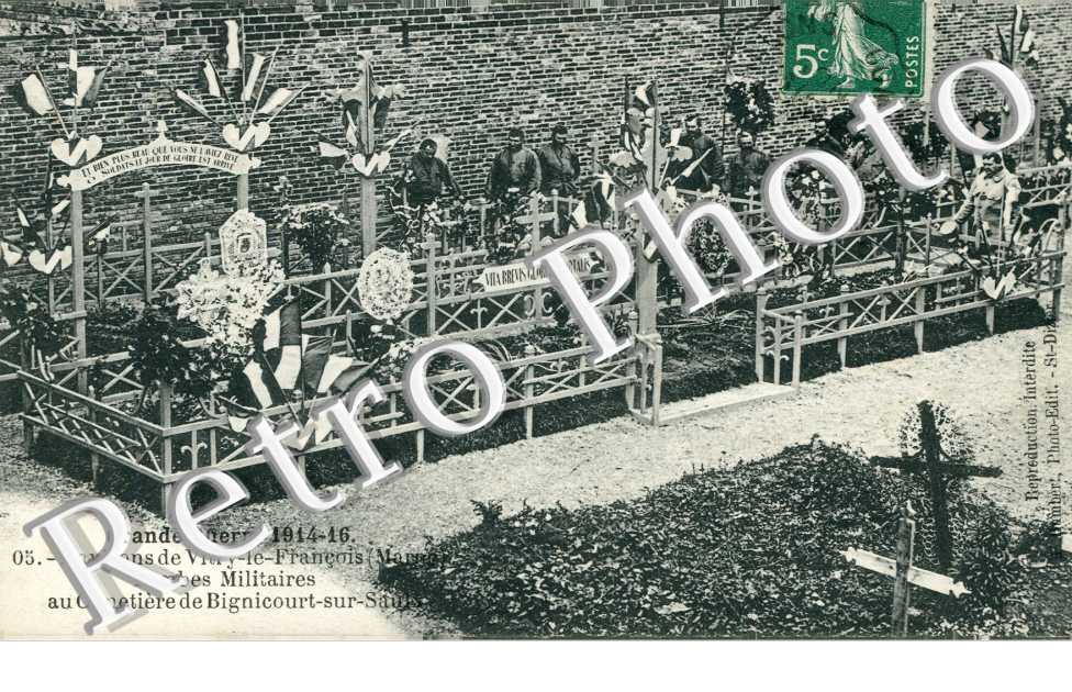 Tombes militaires au Cimetiere