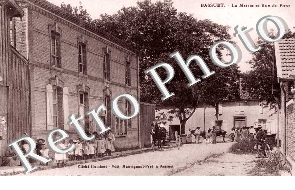 La Mairie et Rue du Pont