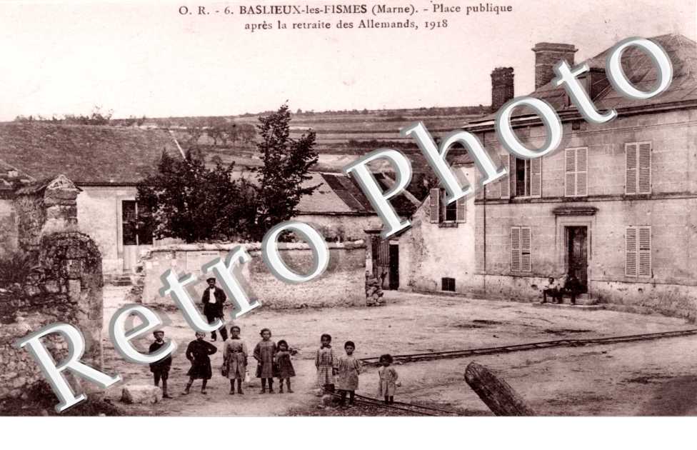 Place publique Apres la retraite des Allemands