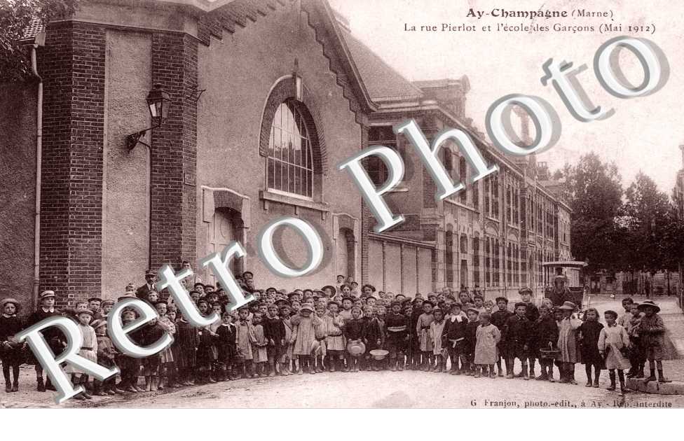 La Rue Pierelot et l'Ecole des Garcons Mai 1912