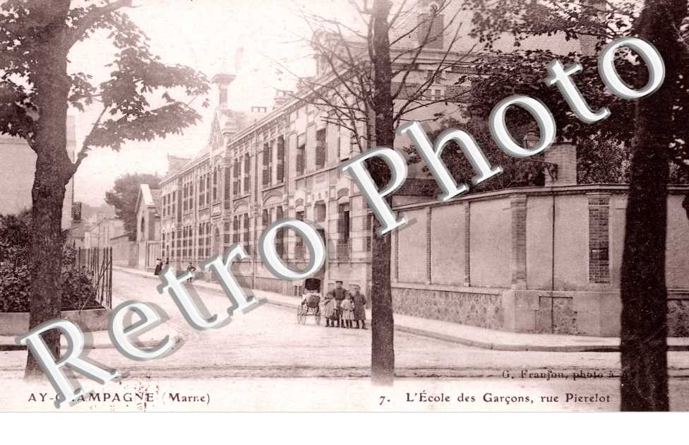 Rue Pierelot, Ecole des Garcons