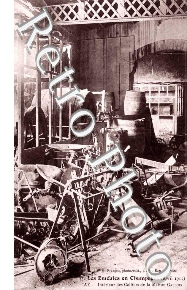 les Emeutes en Champagne (avril 1911) Interieur des Celliers de la Maison Gallois