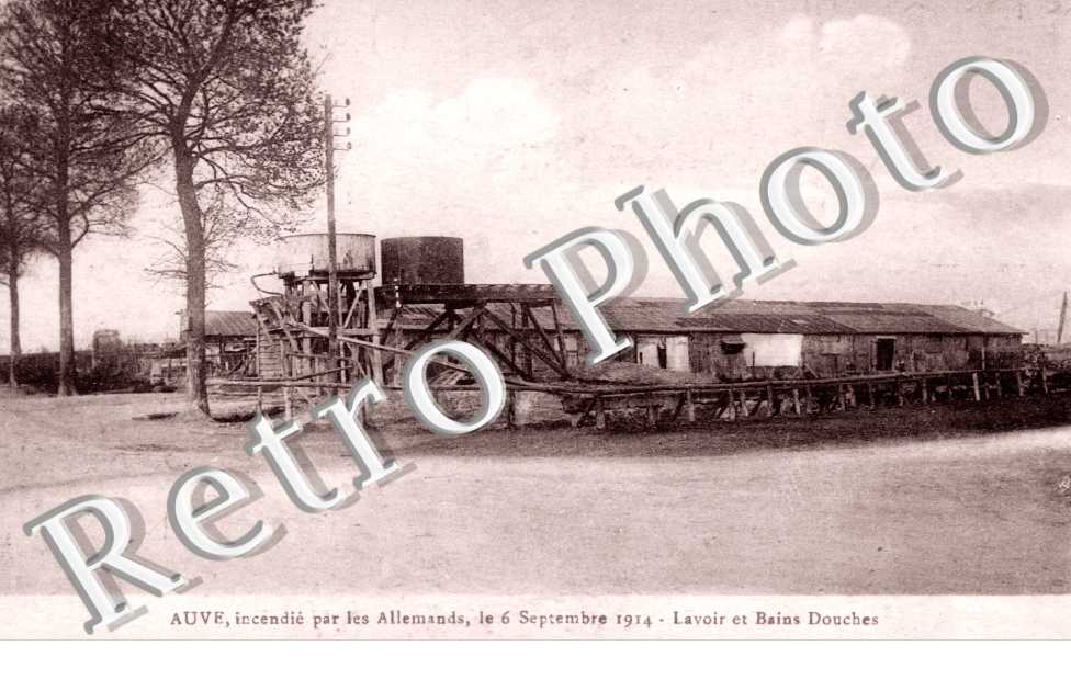 Village incendie par les Allemands, le 6 septembre 1914, lavoir et Bains douches