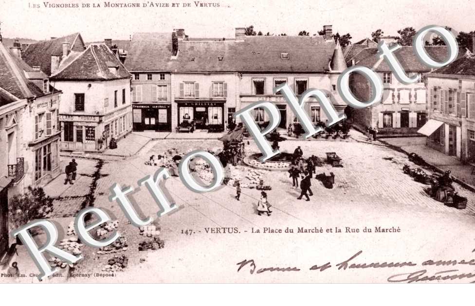 la place du marche et la rue du Marche