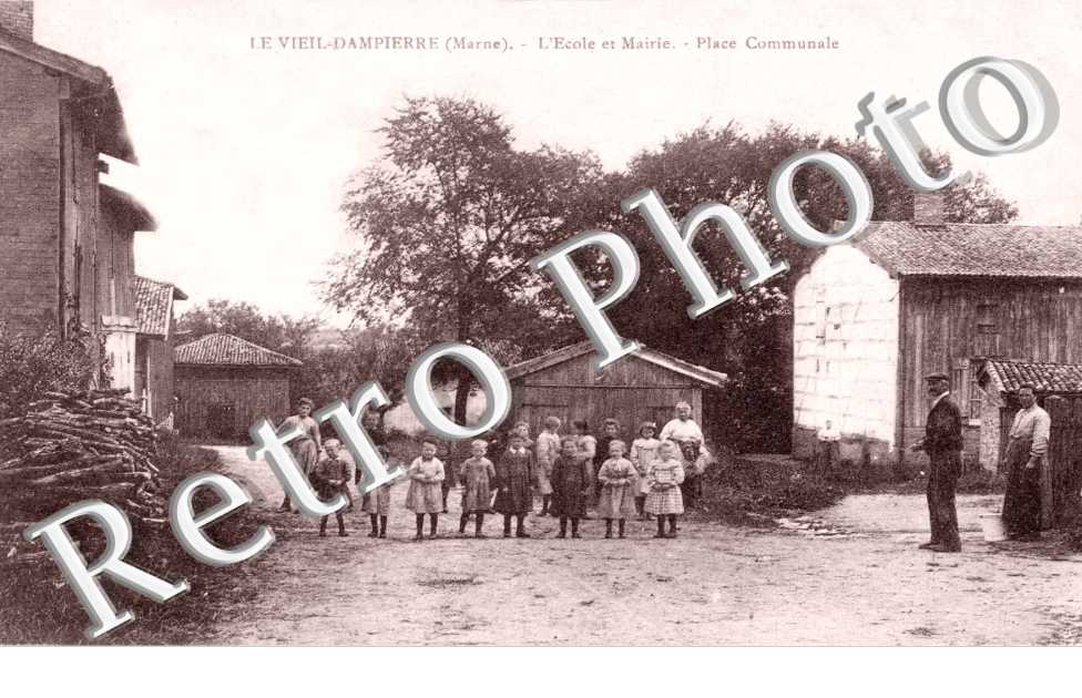 l'ecole et mairie  Place communale