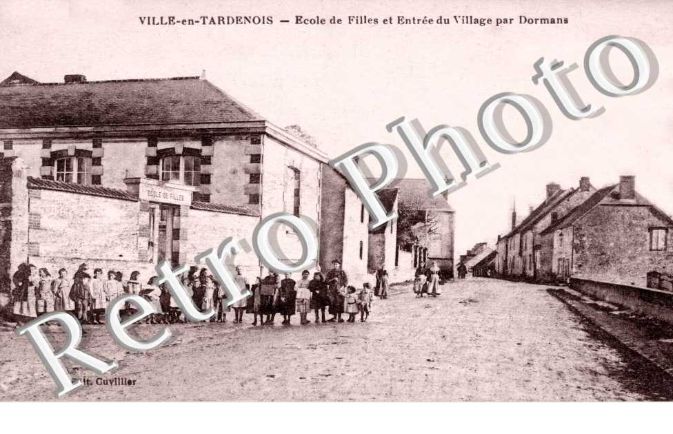 ecole de filles et entree du village par Dormans