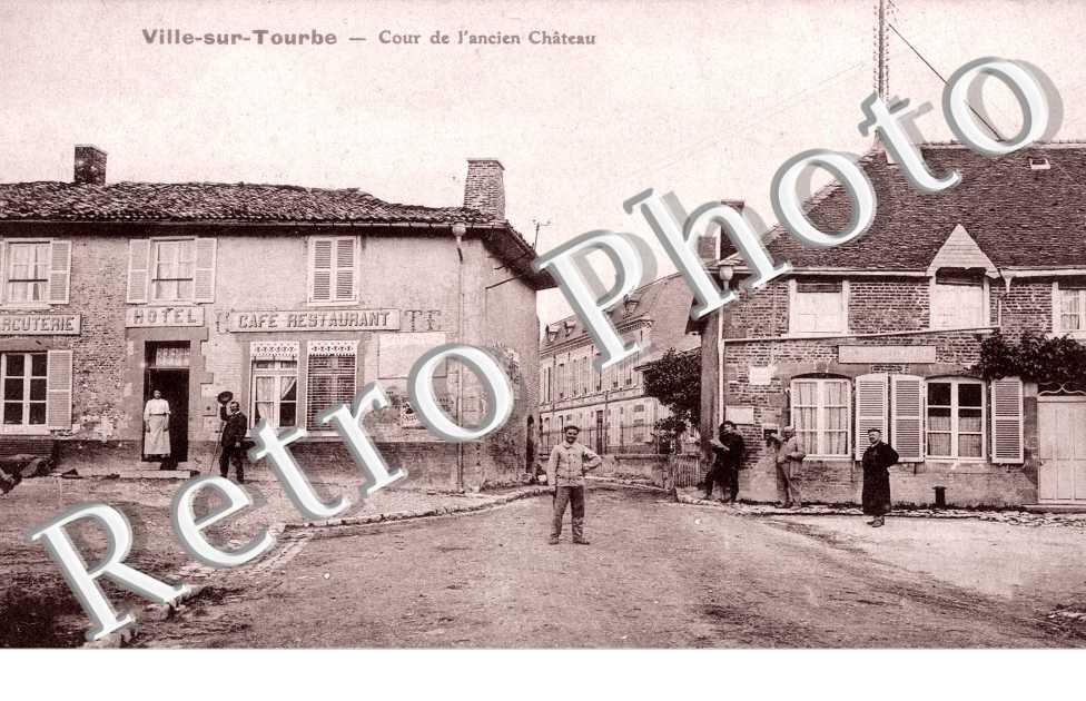 Cour de l'ancien chateau