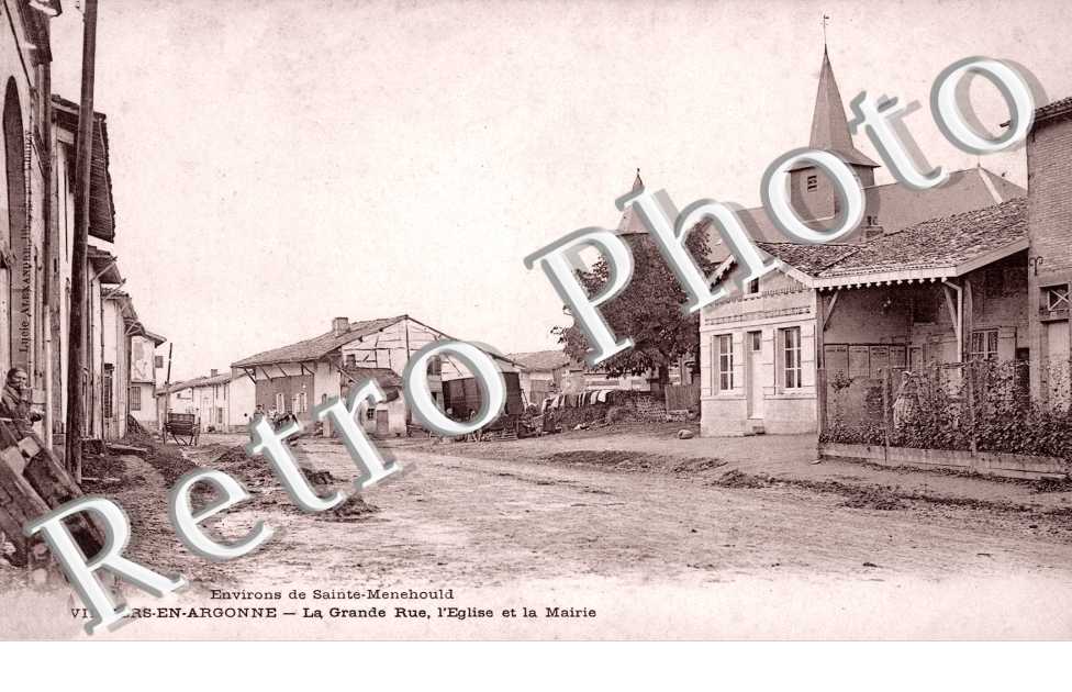 La grande rue , l'eglise et la mairie