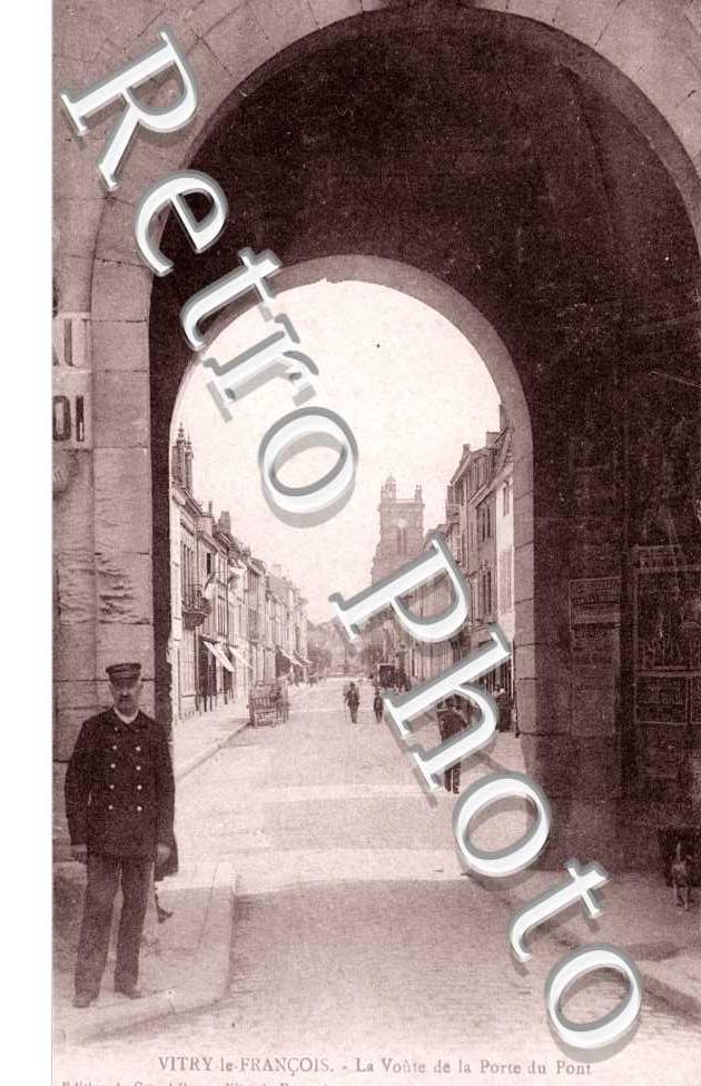 La voute de la porte du pont