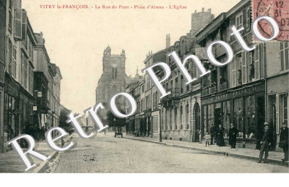 Rue du Pont, Place d'Armes, l'Eglise