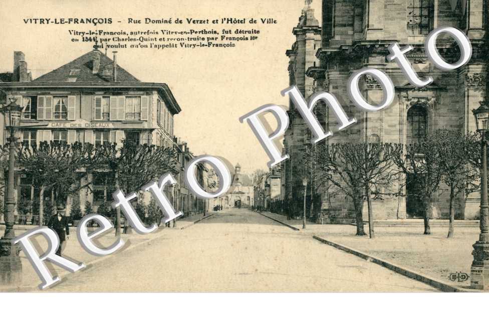 rue domine de Verzet et Hotel de Ville