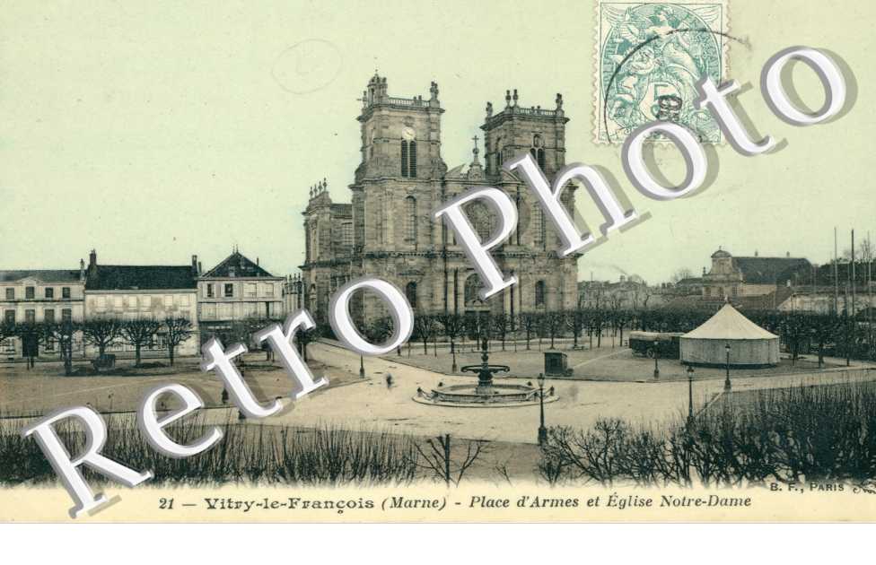 place d'Armes et Eglise Notre Dame
