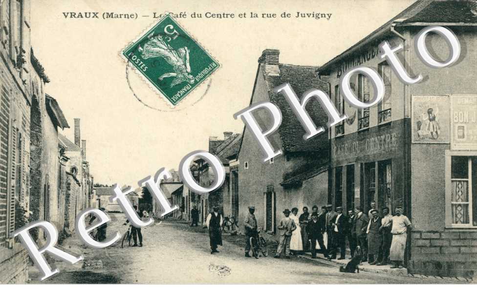 Cafe du centre et la rue de Juvigny