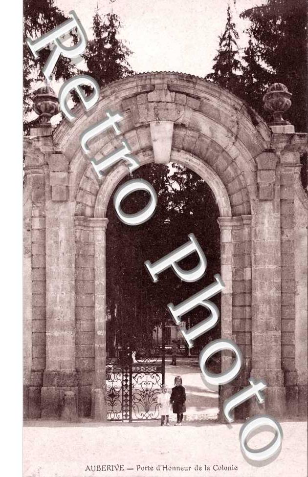 Porte d'honneur de la colonie