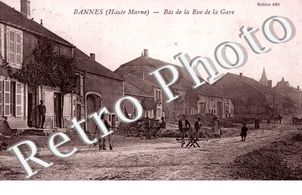 bas de la rue de la gare