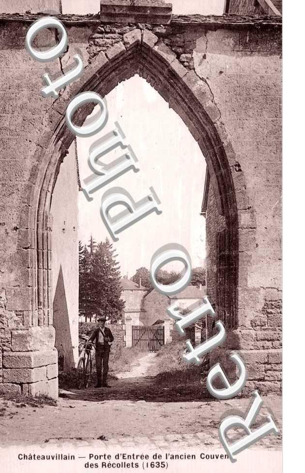 porte d'entree de l'ancien couvent des recollets (1635)