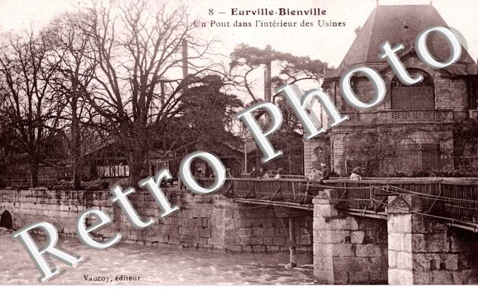 Bienville, un pont dans l'interieur des usines