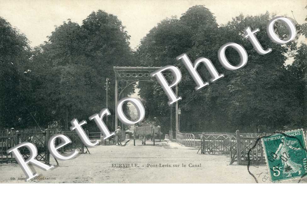 Pont-levis sur le canal
