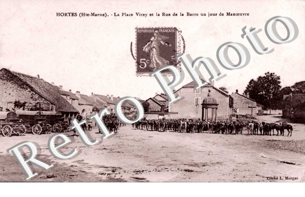 la place Virey et la rue de la Barre un jour de manoeuvre