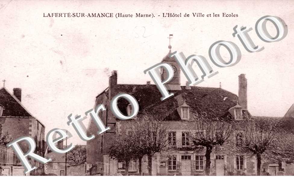 Hotel de ville et les ecoles