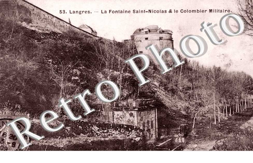 la fontaine Saint Nicolas et le Colombier Militaire