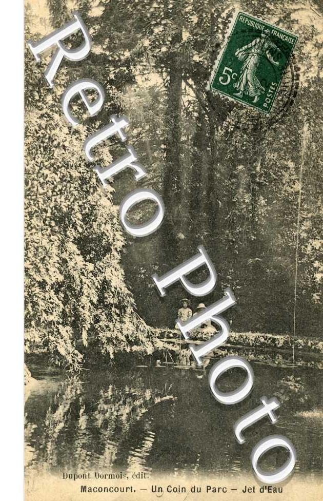 un coin du parc - jet d'eau