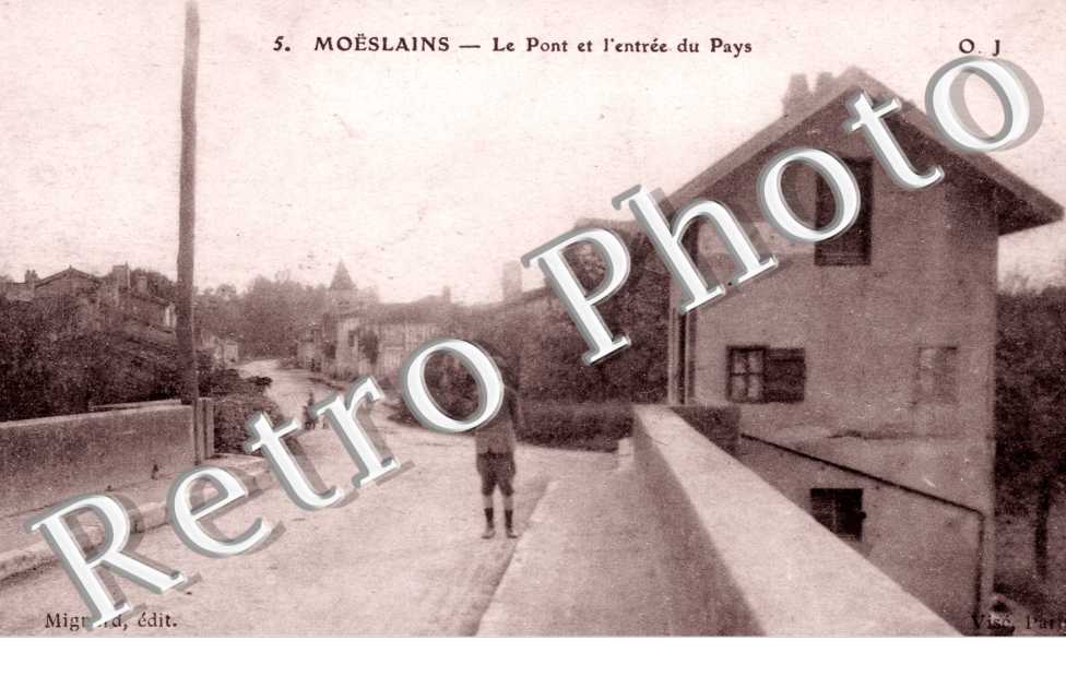 le pont et l' entree du pays