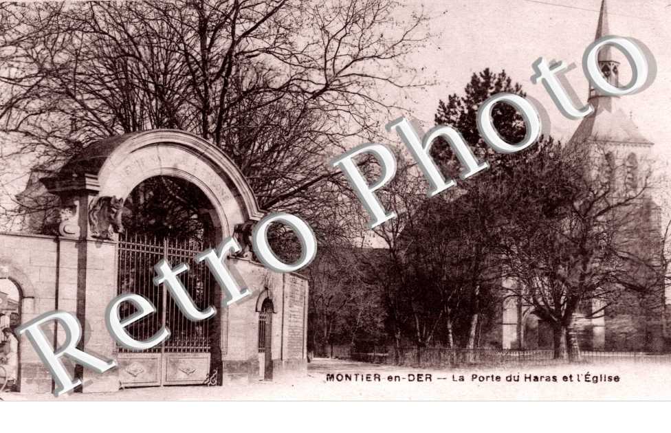 la porte du haras et l'eglise